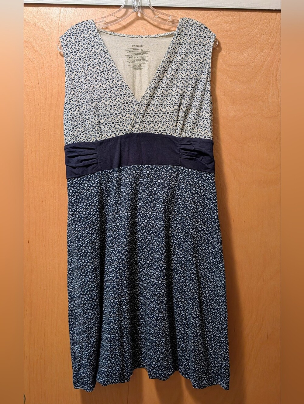 Patagonia Sleeveless Navy & White Patterned V-Neck Dres